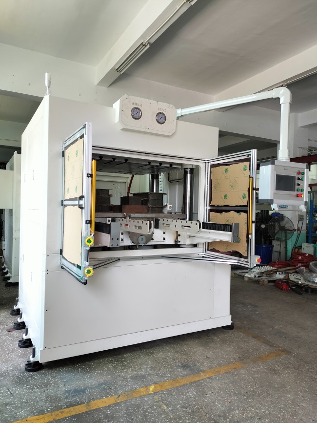 碳纖維熱壓成型機(jī)在葉片、螺旋槳中的應(yīng)用