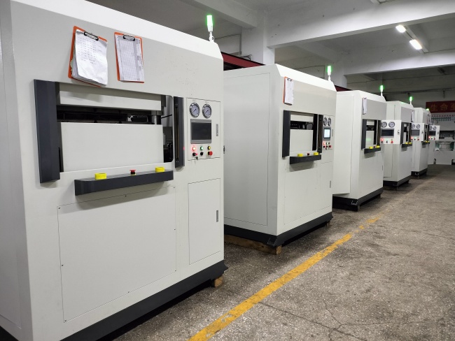新材料：碳纖、玻纖、復(fù)合材料熱壓成型機(jī)技術(shù)